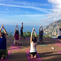 Positano tra i dieci migliori posti al mondo per fare yoga secondo “The Travel”