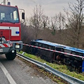 Potenza, bus con 40 studenti si ribalta sulla SP 83