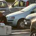 Pozzuoli, parcheggio gratuito dell’ospedale gestito da un abusivo. La denuncia 