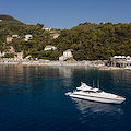 Praiano, giovedì 6 agosto approda al lido One Fire Beach lo yacht che avvera i sogni degli italiani