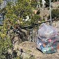 Rifiuti abbandonati in strada a Positano, la segnalazione di un cittadino: «L'indifferenza mi preoccupa tanto»