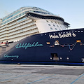 Salerno, alle prime luci dell'alba l'arrivo della nave “Mein Schiff 6” 