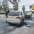 Salerno, auto in fiamme in via Ligea 