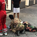 Salerno, donna si accascia a terra priva di sensi: salvata dai militari 