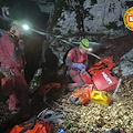 Scivola e resta intrappolata a 130 metri di profondità nella grotta del Falco: speleologa salvata dal CNSAS 