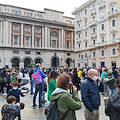 Studenti in piazza per il ritorno in classe, a Salerno un presidio sotto il Palazzo della Prefettura