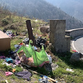 Sulla SP2 "Corbara-Tramonti" piazzole di sosta come discariche. Pessimo biglietto da visita per la Costa d'Amalfi