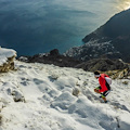 Tra colori scintillanti, il contrasto del bianco manto che avvolge le cime innevate ed il sole d’inverno che bacia il nostro mare: gli scatti d’Autore di Fabio Fusco con Giovanni Cuccaro