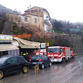 Tramonti, cede muretto su officina meccanica in località Sclavo. Si teme crollo di parte della SP2