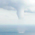 Tromba d'aria a Positano, tra mito e leggenda l'antico rito di «spezzare» le trombe marine [VIDEO e FOTO]