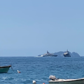 Un abbraccio tra superyacht in Costa d’Amalfi, Seven Sins e Race nella rada di Positano