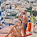 Vacanze a Positano per Tomás Rincón: le foto con la moglie Karina diventano virali