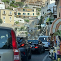 Viabilità a Positano, Guarracino all'opposizione: «Solo congetture e strumentalizzazione». Pronta la replica: «Ammetta i problemi»