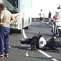 Vico Equense. E' un 25enne di Giugliano il giovane che a bordo di una moto si è schiantato contro un bus della SITA