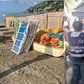 Vietri sul Mare, blitz sulla spiaggia libera: sequestrati ombrelloni e lettini abusivi 