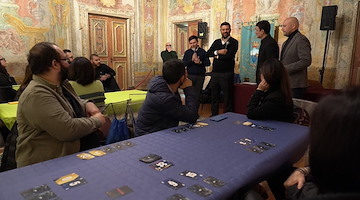 A Vietri sul Mare una serata all'insegna del divertimento: Mino Abbacuccio presenta il suo gioco da tavola 