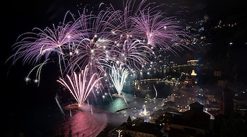 Ad Amalfi il Capodanno più lungo d'Italia: 10 ore di spettacolo con Biagio Izzo, Raoul Swing Orchestra, Veronica Simioli