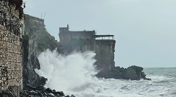 Allerta meteo gialla per temporali: venti forti e mare agitato su tutta la Campania