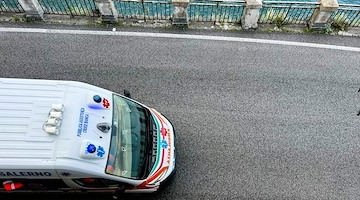 Atrani, anziano accusa malore e si accascia al suolo: trasportato in ospedale 