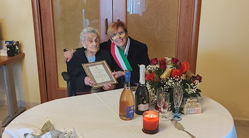 Battipaglia festeggia i 100 anni della signora Carmela 