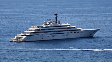 "Blue": a Positano lo yacht dello sceicco Mansour Bin Zayed, proprietario del Manchester City 