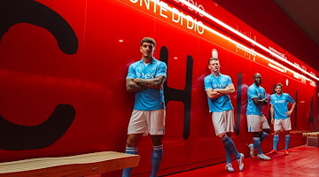 Calcio: il Napoli sceglie la fermata della metro di Chiaia come location per la foto ufficiale