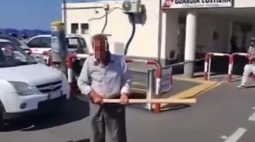 Casamicciola, minaccia collega col bastone: tassista sospeso