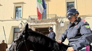 Caserta, cade dal tetto e perde la vita: addio al poliziotto Clemente Petti 