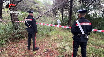 Choc nel Salernitano: rinvenuto cadavere bruciato e abbandonato tra le sterpaglie