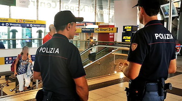 Controlli nelle stazioni con gli agenti del Compartimento Polfer Campania: due denunciati e 1731 identificati