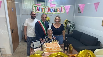 Eboli festeggia un pezzo di storia: la signora Colomba compie 100 anni 