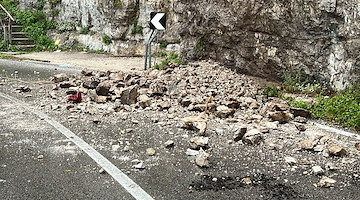 Frana tra Cetara e Vietri sul Mare, Sindaco Della Monica: "Attivate tutte le procedure per la messa in sicurezza"