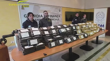 Genova, al porto sequestrati 250 chili di cocaina dal valore di 50 milioni di euro 