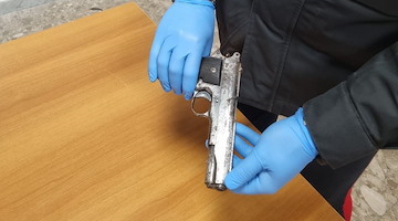 Guida sospetta nell'Avellinese: uomo trovato in possesso di pistola e munizioni 