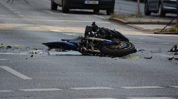 Incidente mortale a Marigliano: Simone morto a 17 anni, ferito l'amico 