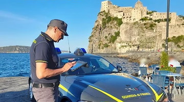 Ischia, contabilità in nero in una struttura ricettiva: sequestro preventivo per 640mila euro