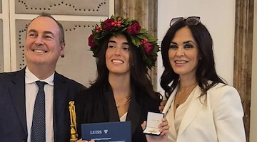 L'attrice Maria Grazia Cucinotta orgogliosa della figlia Giulia, laureata con 110 e lode 