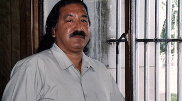 Leonard Peltier torna a casa dopo quasi 50 anni di ingiusta prigionia 