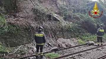 Linea Napoli-Salerno: dal 4 novembre torneranno a circolare i treni dopo la frana del 20 gennaio 