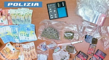 Napoli, sorpresi con oltre 1 kg droga: arrestati madre e figlio