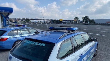 Nola, arrestati dopo una inseguimento in autostrada: in macchina droga e denaro contante 