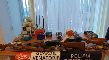 Operazione antibracconaggio ad Acerra: sequestrati fucili, cartucce e richiami vietati per specie protette