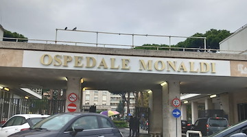 Parcheggiatori abusivi al "Monaldi" di Napoli, Borrelli: "Fanno parcheggiare anche sui posti disabili"