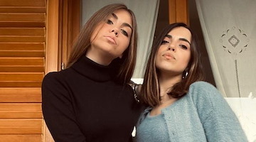 Perse la gamba per salvare l'amica: dopo 4 anni le cavesi Giulia e Chiara si laureano insieme