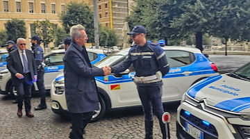 Più controlli e sicurezza a Napoli: ecco le 52 nuove autovetture in dotazione alla Polizia Locale