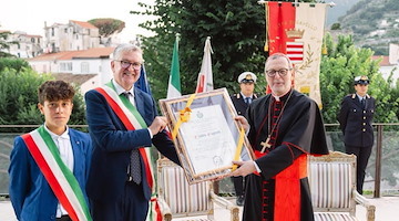 Ravello, conferita la cittadinanza onoraria al cardinale Claudio Gugerotti