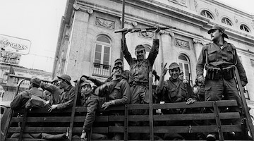 Ravello, dal 10 settembre la mostra della celebre fotografa Paola Agosti dedicata alla "Rivoluzione dei garofani"