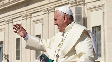 Roma, Papa Francesco ricoverato al Gemelli per bronchite