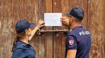 Salerno, esercizio commerciale chiuso per 15 giorni: il titolare ha somministrato alcol a ragazzina minorenne 