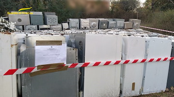 Scampia, scoperto deposito illecito di rifiuti di apparecchiature elettriche ed elettroniche 